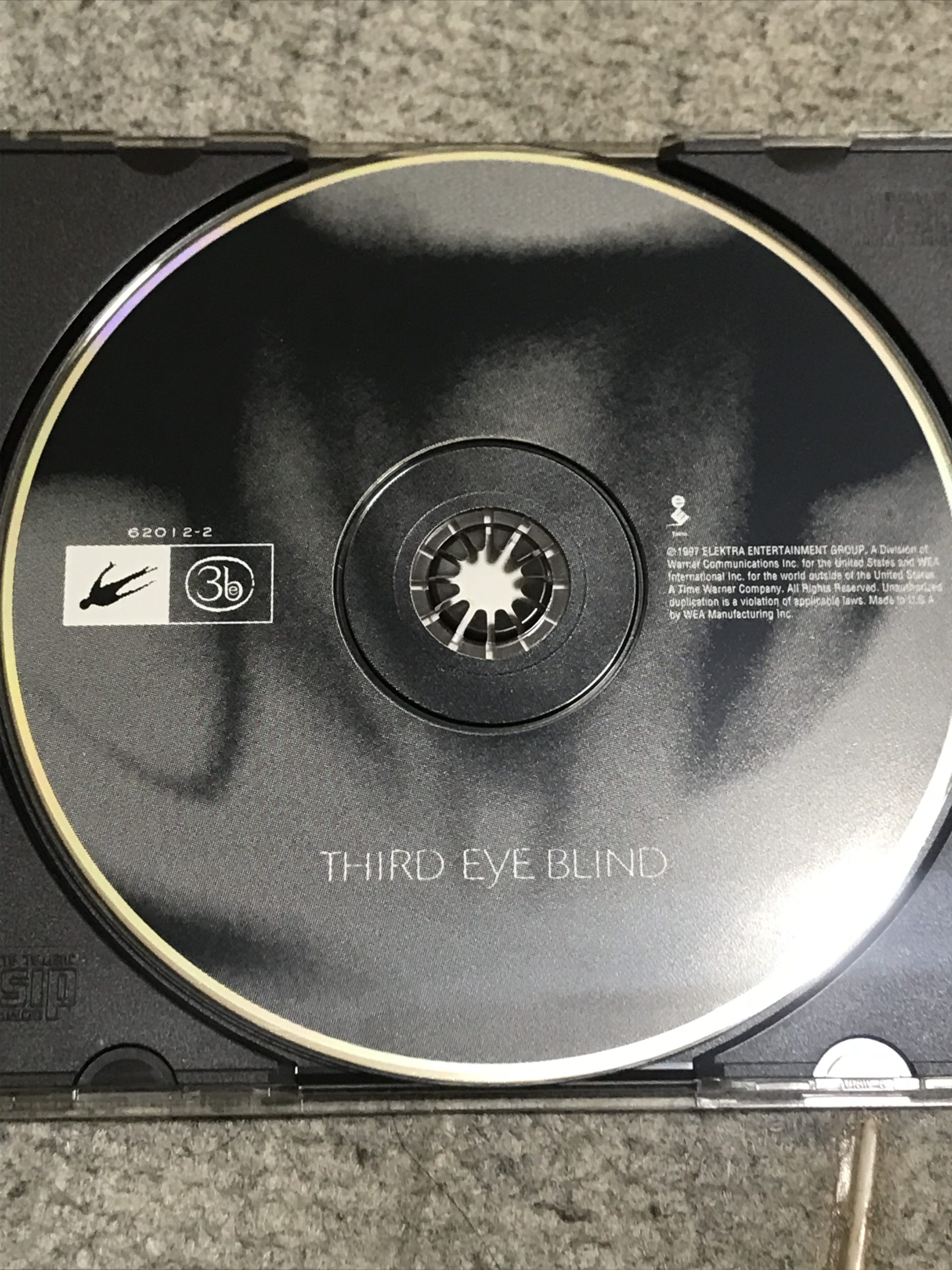 ハードでメロウ、そして何よりポップなロック。THIRD EYE BLIND『Third